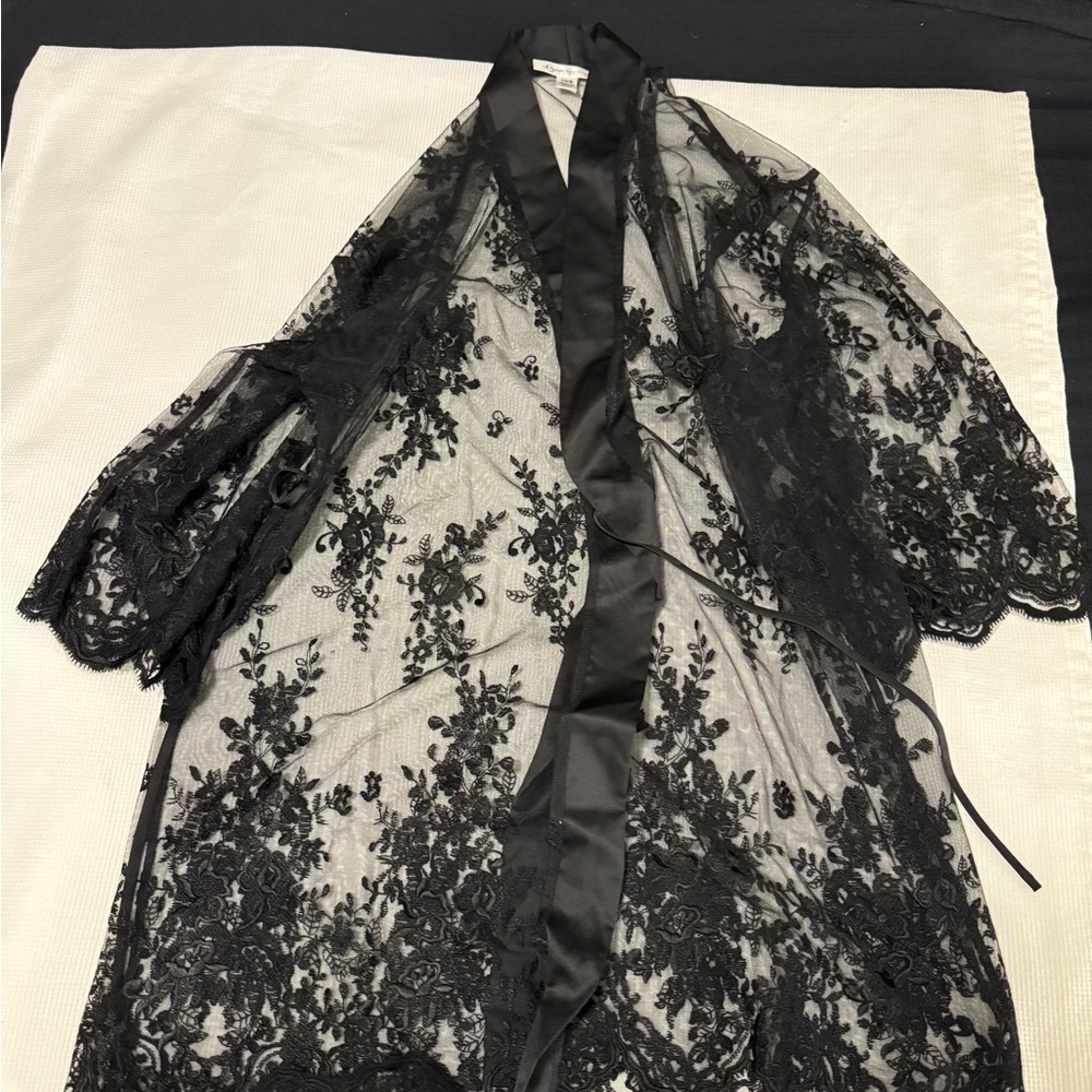 Black Sheer Lace Robe - Picture 3 of 4